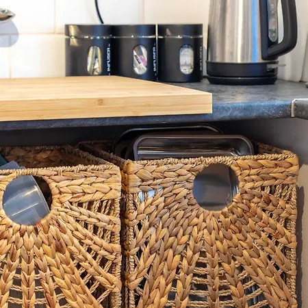 Oasis Hidden Gem Heart Of Village Pool Courtyard