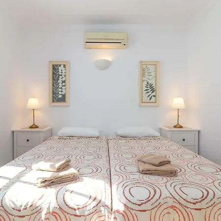 Oasis Hidden Gem Heart Of Village Pool Courtyard Villa *